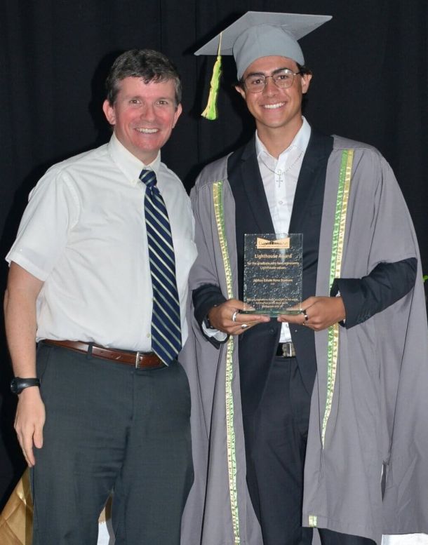 Student receiving Graduate award